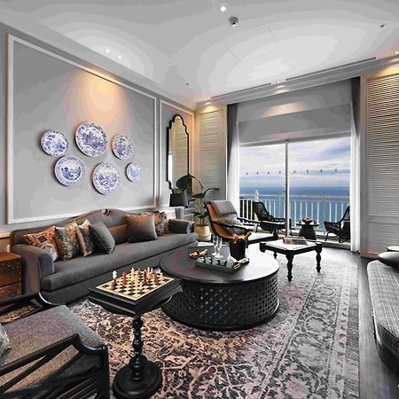 Hualien Farglory Hotel Yanliau Екстериор снимка The living room of a suite at The Oberoi, Mumbai