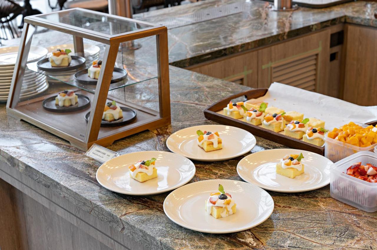 Hualien Farglory Hotel Yanliau Екстериор снимка A buffet of desserts